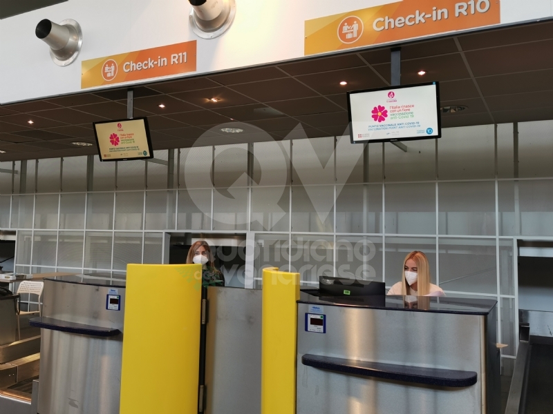 CASELLE - In aeroporto decolla il nuovo punto vaccinale: fino a mille vaccini al giorno - FOTO