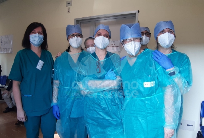 RIVOLI-COLLEGNO - Siamo tutti Silla Bovo: a 100 anni si vaccina per dire «stop» al Covid - FOTO