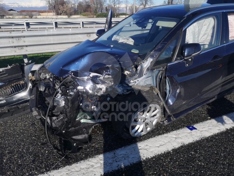 VENARIA - Incidente in tangenziale: due auto coinvolte e cinque feriti