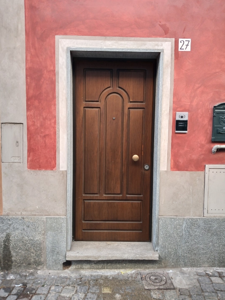 VENARIA - Giorno della Memoria: pietre di inciampo e una stele a ricordo di quel drammatico periodo - FOTO