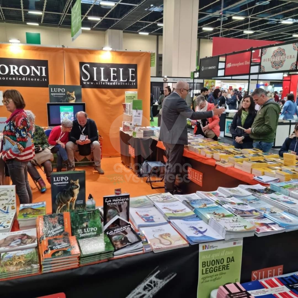 VENARIA - Un «Salone del Libro» dal sapore venariese: tanti gli scrittori della Reale - FOTO