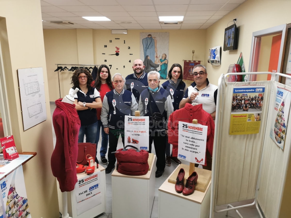 VENARIA - Panchine rosse, flash-mob, municipio «in rosso», dibattiti: le iniziative per dire «no» alla violenza contro le donne - FOTO
