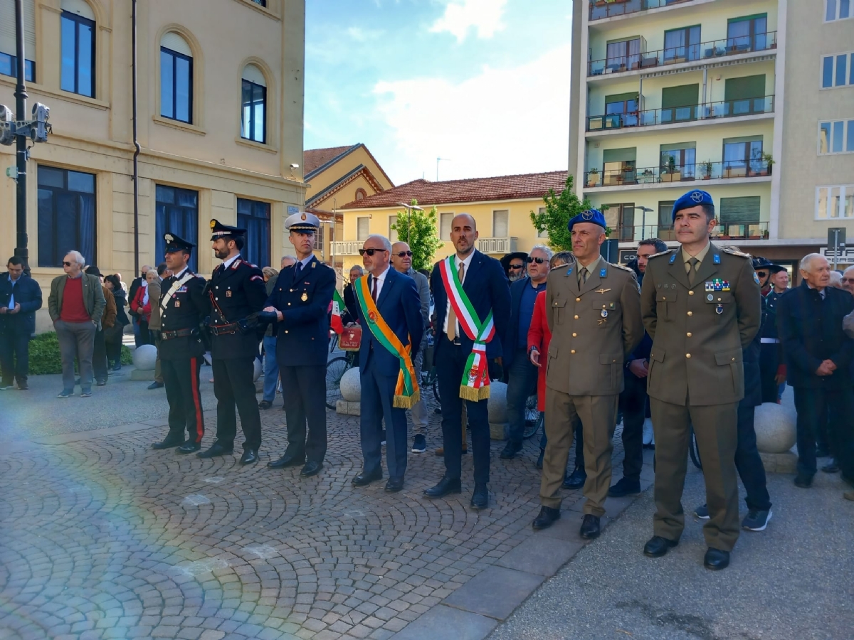 VENARIA - 25 APRILE: Bambini protagonisti alle celebrazioni per la Liberazione - FOTO