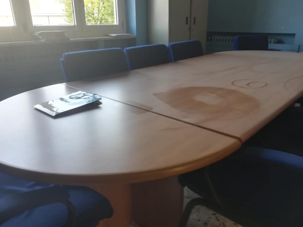 RIVOLI - Teppisti in azione alla primaria dell'IC Gozzano: scaricati gli estintori della palestra. Scuola chiusa per un giorno - FOTO