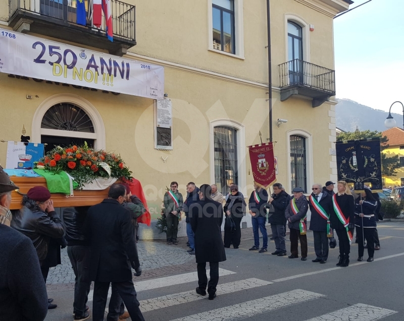CAFASSE - Oltre 500 persone per l'ultimo saluto all'ex sindaco Giorgio Prelini.