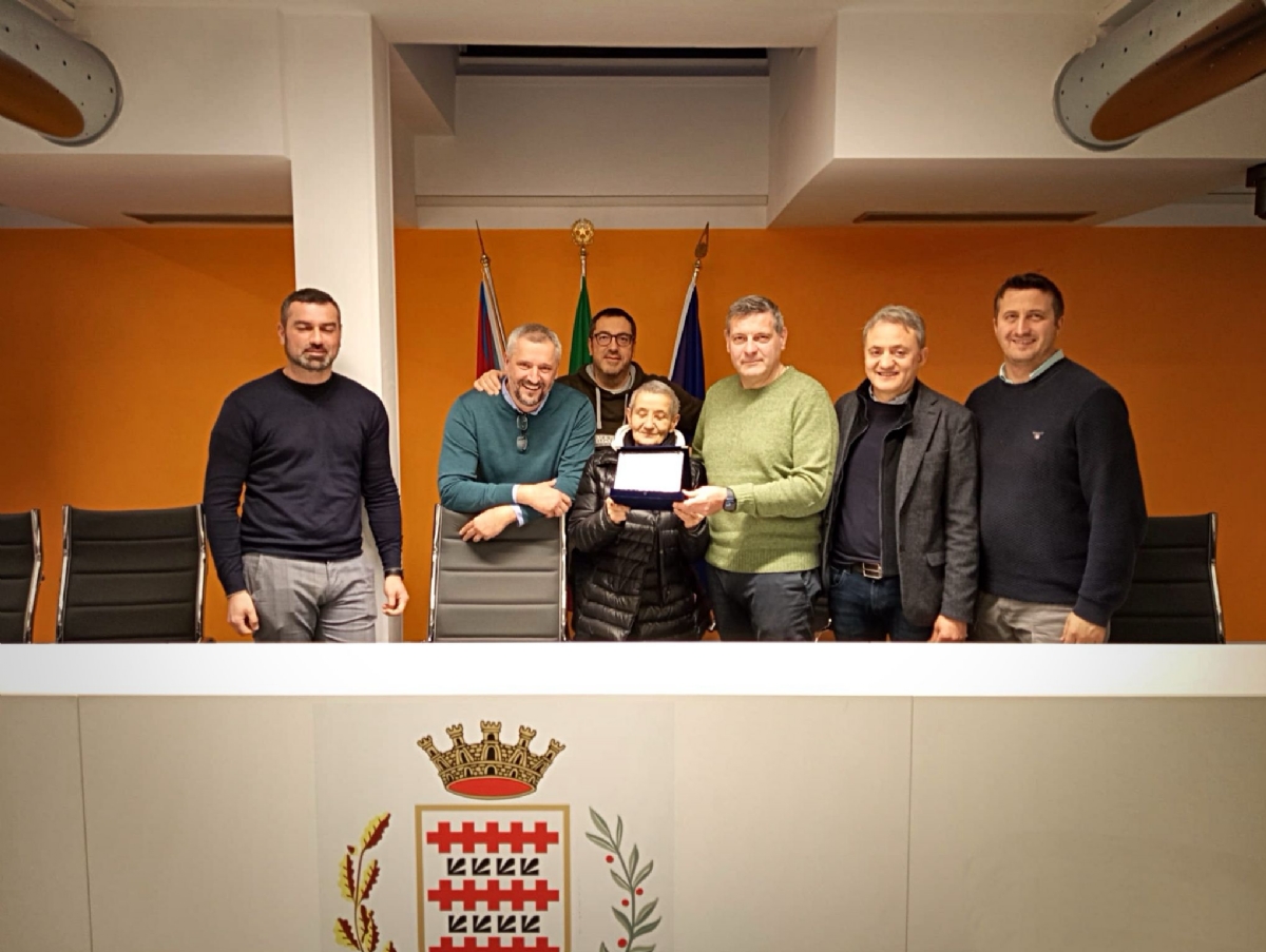 BORGARO - Gabriella Pistura, Francesca Di Dedda e Christian Mancino premiati in Comune - FOTO