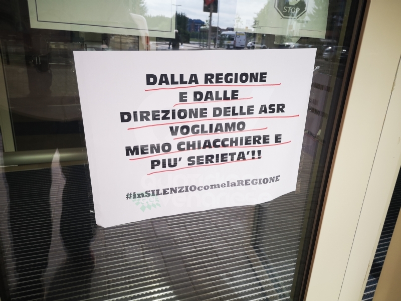VENARIA-RIVOLI - «#InSilenzioComelaRegione», la protesta dei sindacati negli ospedali Asl To3 - FOTO E VIDEO