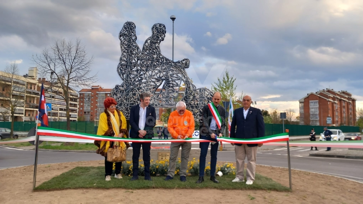 VENARIA - Inaugurata la «La Vespa che non vola», il dono del Vespa Club alla Città - FOTO