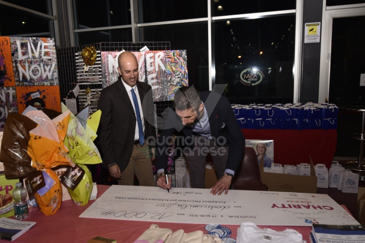 VENARIA - «Venaria Reale Charity Dinner»: 12mila euro alla Fondazione piemontese per la ricerca sul cancro - FOTO