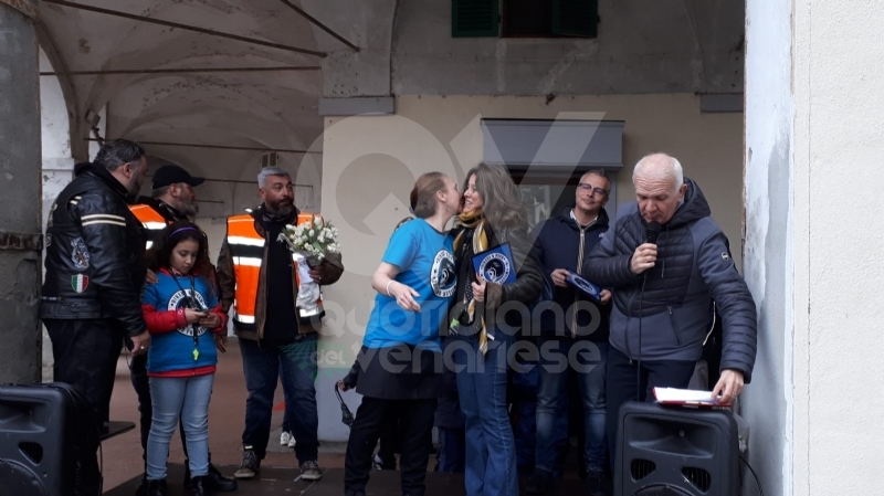 VENARIA - «Un motogiro per unire»: piazza Annunziata tinta di blu ha accolto centinaia di Harley