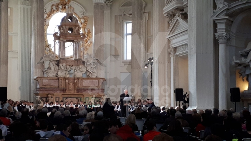 VENARIA - L'arcivescovo Nosiglia in visita a Sant'Uberto: protagoniste le scuole della città - FOTO