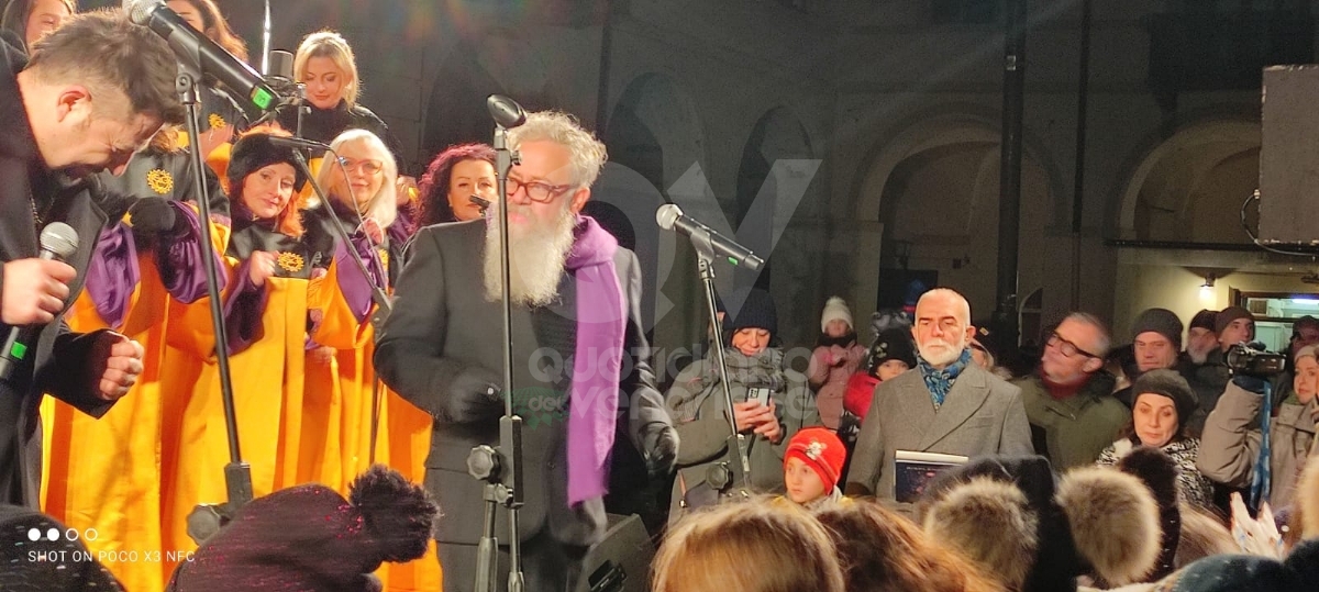 VENARIA - Luci accese, cori gospel, bambini dell'IC 1 protagonisti: via al Natale di «Immaginaria» - FOTO E VIDEO