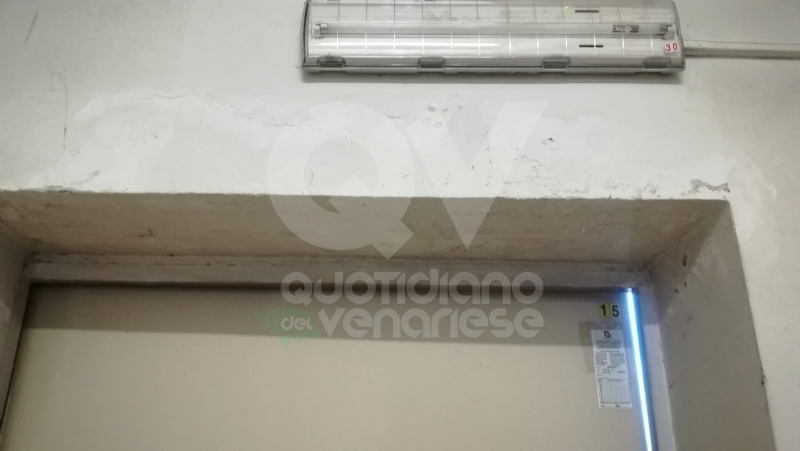 CASELLE - I sindacati: «Il distaccamento dei pompieri aeroportuali insicuro e poco salubre» FOTO