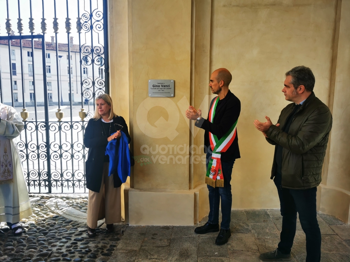 VENARIA - Ricordato Gino Vanzi: una targa sotto la Torre dell'Orologio e l'intitolazione della sala mostre - FOTO