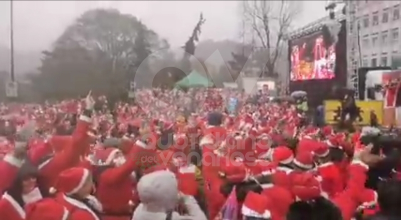 RADUNO DEI BABBI NATALE - In migliaia anche della nostra zona per aiutare i bimbi del Regina