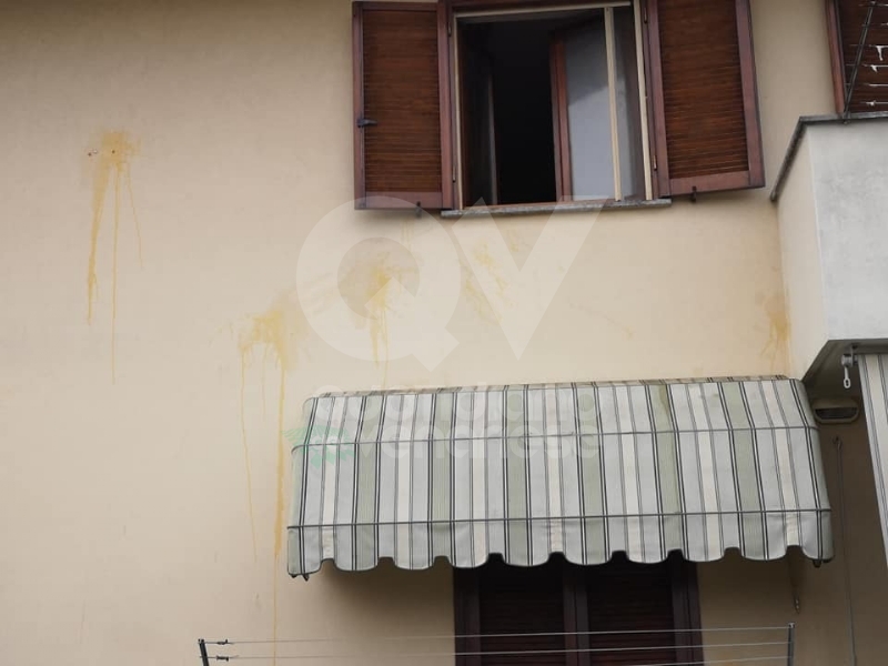 MAPPANO - Idioti nuovamente in azione: lanciate uova contro numerose case