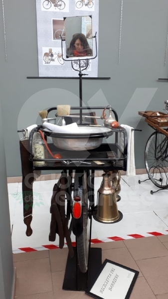VENARIA - Biciclette, tricicli vintage e gli antichi mestieri: la nuova mostra di Antonio Iorio