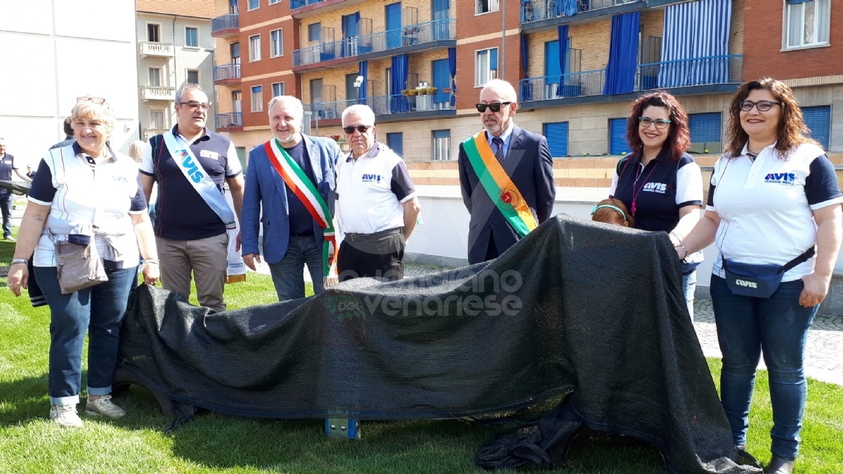 VENARIA - L'Avis dona alla Città un'area giochi in piazza Pettiti - FOTO