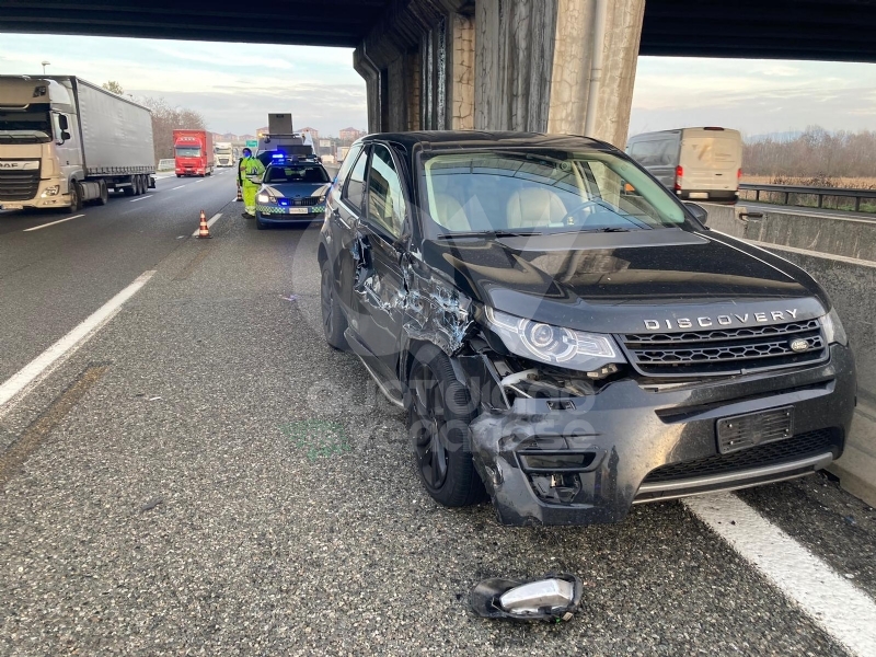 SCONTRO IN TANGENZIALE Tra un tir e una Land Rover: due feriti