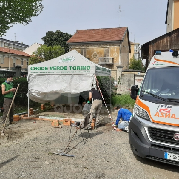 VENARIA - Artigiani volontari realizzano il presidio sanitario di sanificazione per la Croce Verde