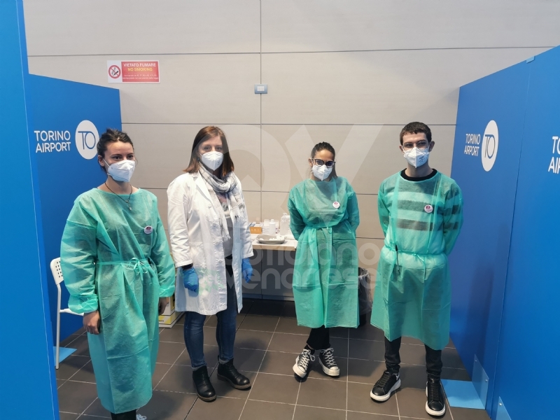 CASELLE - In aeroporto decolla il nuovo punto vaccinale: fino a mille vaccini al giorno - FOTO
