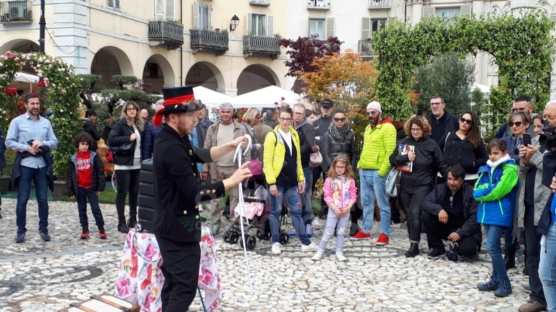 VENARIA - «Festa delle Rose»: un successo a metà per colpa della pioggia