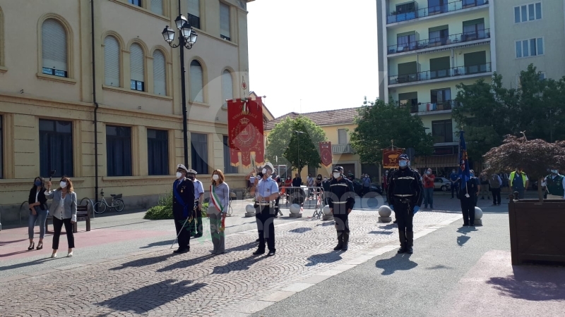 VENARIA - Festeggiato il 2 giugno in città: una copia della Costituzione ai neo maggiorenni - FOTO