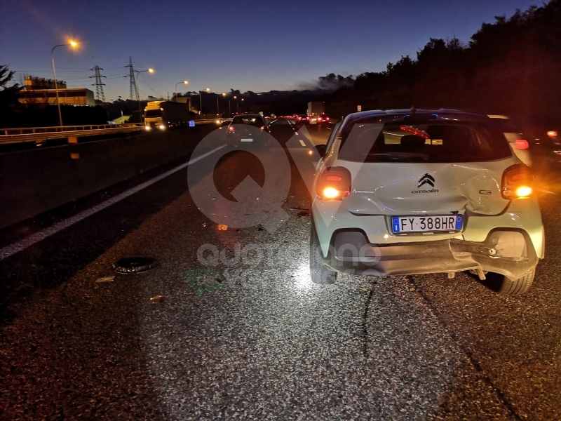 VENARIA - Auto provoca doppio tamponamento e fugge via: 4 persone ferite, tra cui un bimbo di 3 mesi