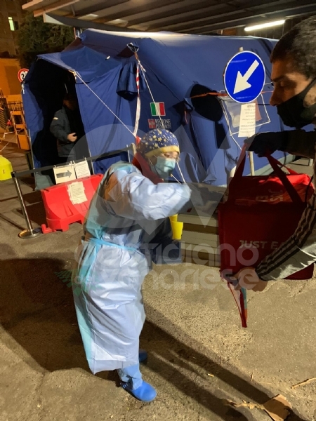 VENARIA-TORINO - Pizze e calzoni per medici e infermieri impegnati nel curare i malati di Coronavirus