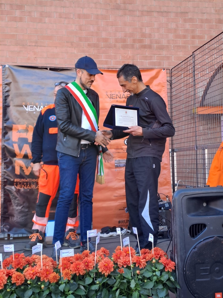 VENARIA - Una marea di gente per la «StraVenaria» e la «21 Reale» - FOTO E VIDEO