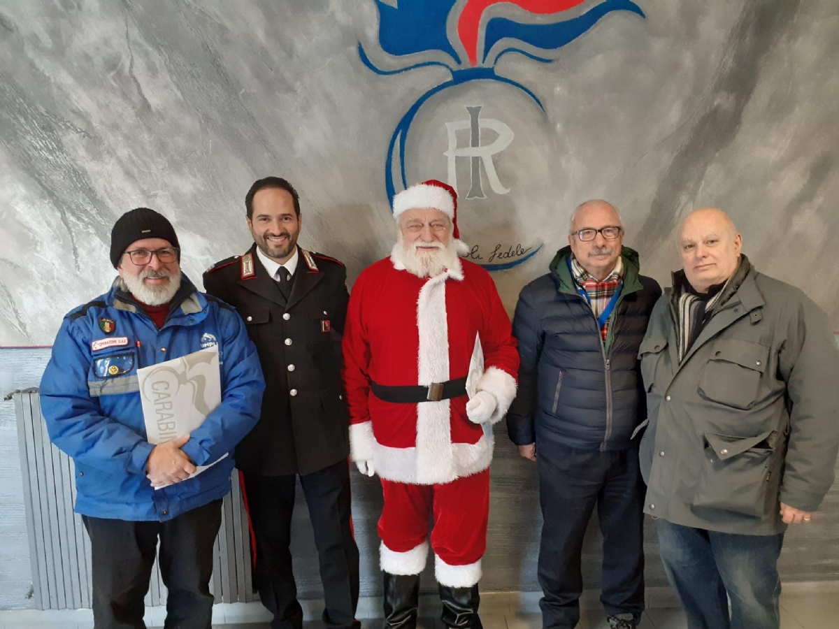 VENARIA - Il «grazie» di Babbo Natale e della Pro Loco a chi ha fatto tanto per la Città - FOTO