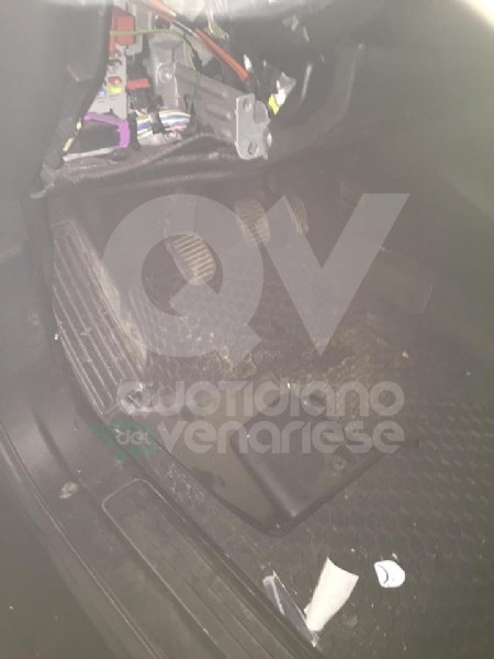 ZONA OVEST - Ladri e vandali d'auto in azione: presa di mira anche la macchina di un disabile