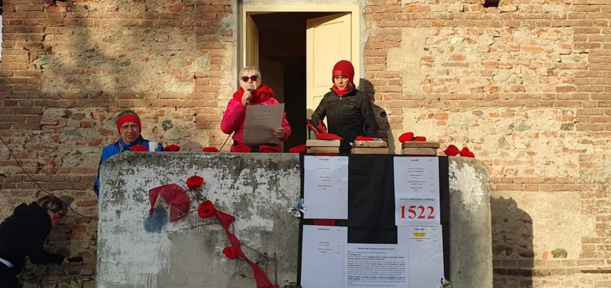 VENARIA - In tantissime alla Mandria per l'iniziativa «Diciamo No alla violenza sulle donne» - FOTO