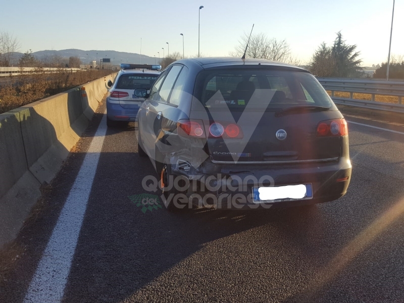 INCIDENTE SULLA TORINO-CASELLE - Camion si ribalta: tre feriti, caos e code sul raccordo - FOTO