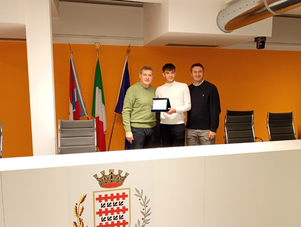 BORGARO - Gabriella Pistura, Francesca Di Dedda e Christian Mancino premiati in Comune - FOTO