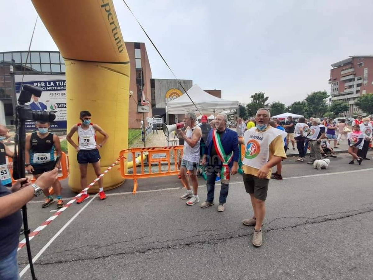 VENARIA - Oltre 200 atleti alla 12esima «StraVenaria»: ha vinto la solidarietà - FOTO
