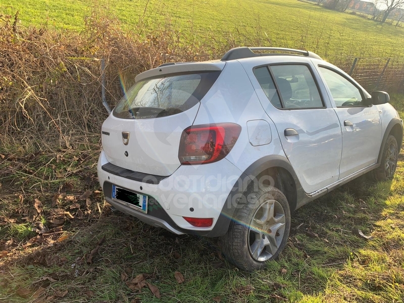 VENARIA - Esce fuori strada con l'auto: code chilometriche in tangenziale