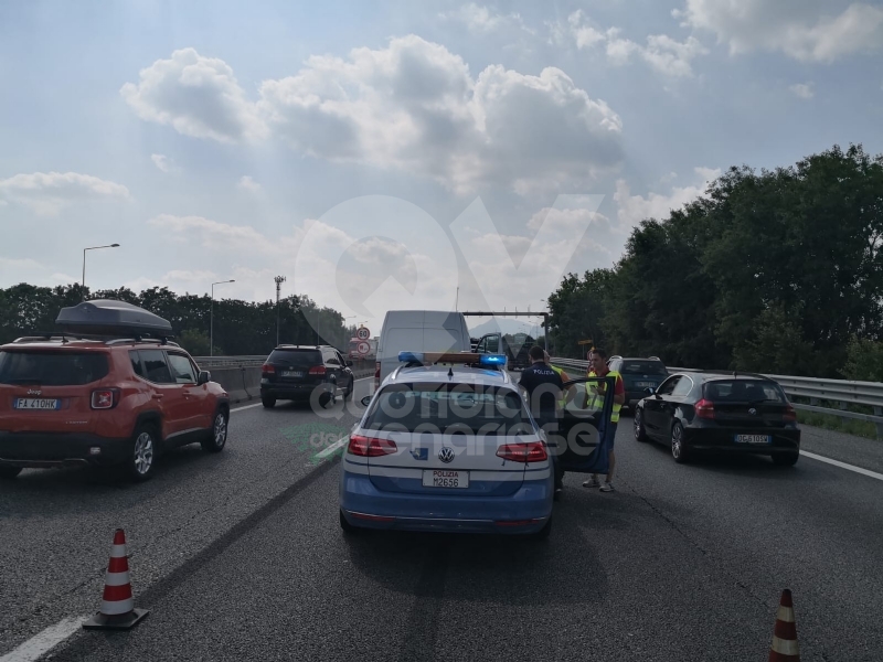 VENARIA-BORGARO - Scontro in tangenziale: tre auto coinvolte, due i feriti