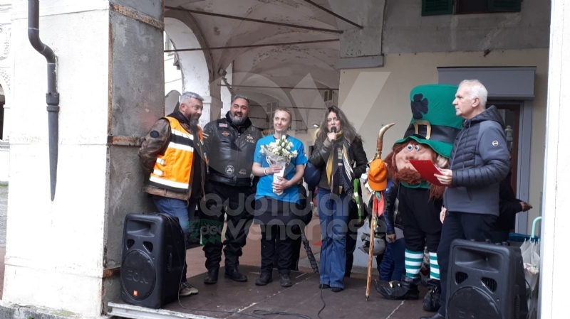 VENARIA - «Un motogiro per unire»: piazza Annunziata tinta di blu ha accolto centinaia di Harley