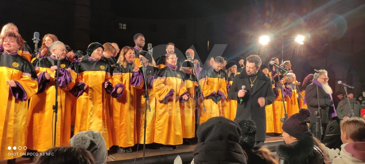 VENARIA - Luci accese, cori gospel, bambini dell'IC 1 protagonisti: via al Natale di «Immaginaria» - FOTO E VIDEO