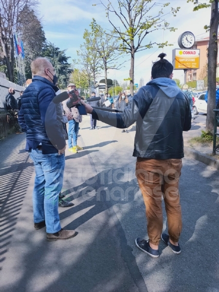 RIVOLI - Il commercio scende in piazza: «Siamo preoccupati per il nostro futuro» - FOTO