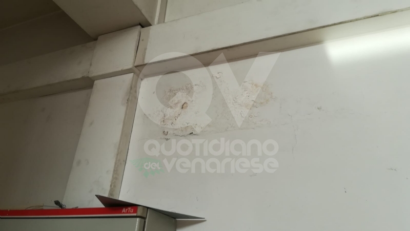 CASELLE - I sindacati: «Il distaccamento dei pompieri aeroportuali insicuro e poco salubre» FOTO