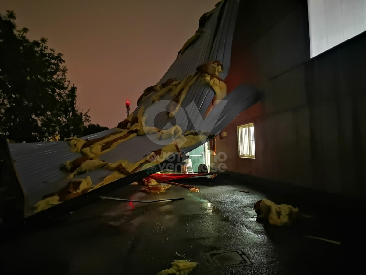MALTEMPO A COLLEGNO - Chiusi alcuni accessi del cimitero, danni al Campo Volo e a Villa Licia - FOTO