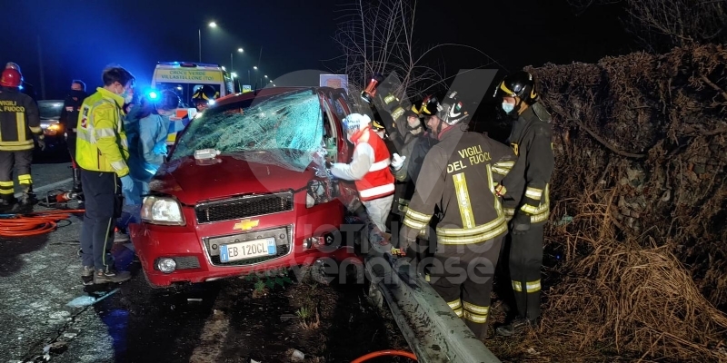 CASELLE - Ennesimo incidente stradale lungo la provinciale: due feriti, uno grave - FOTO