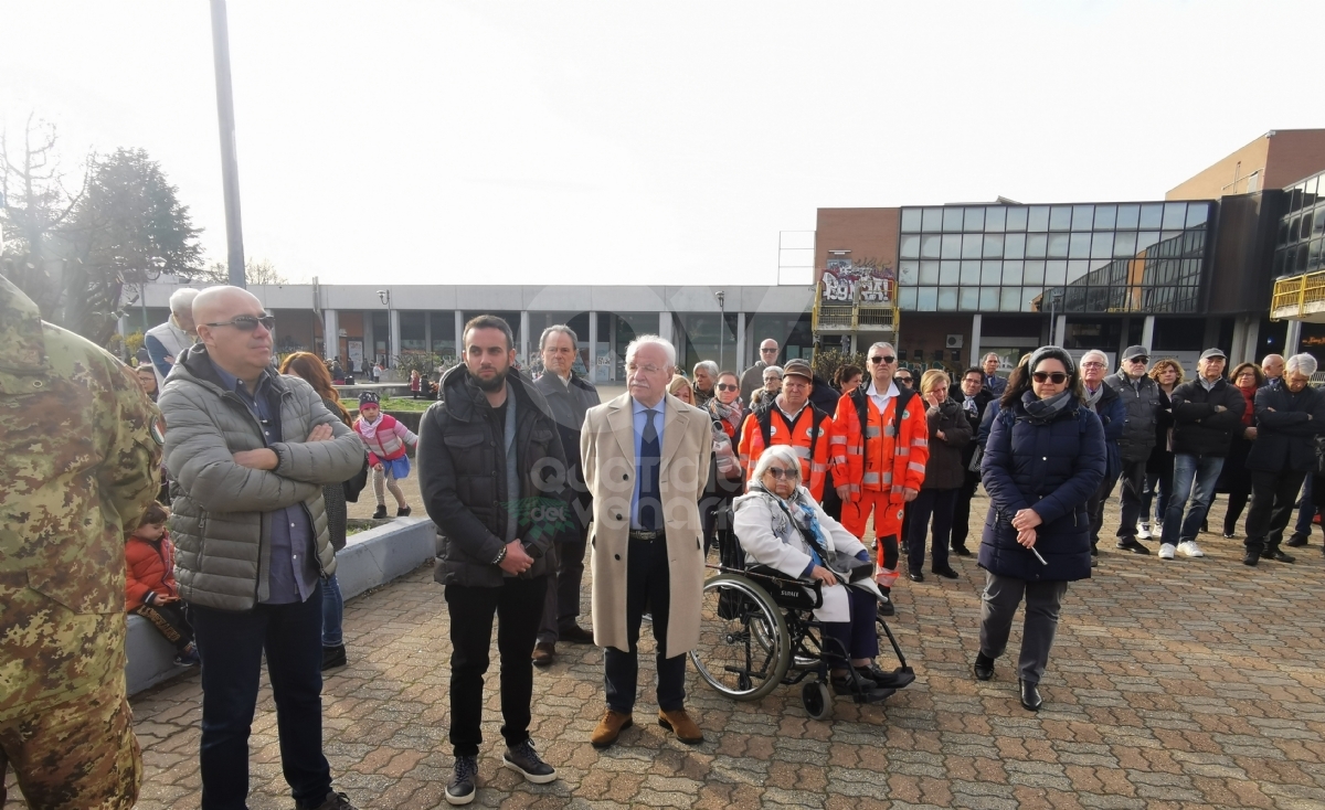 VENARIA - Due anni senza Massimo Ricciardello: in piazza Ravera una targa e una magnolia - FOTO