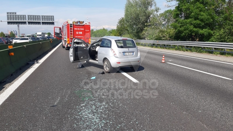 COLLEGNO - Pauroso incidente in tangenziale: tre auto coinvolte, una ragazza ferita