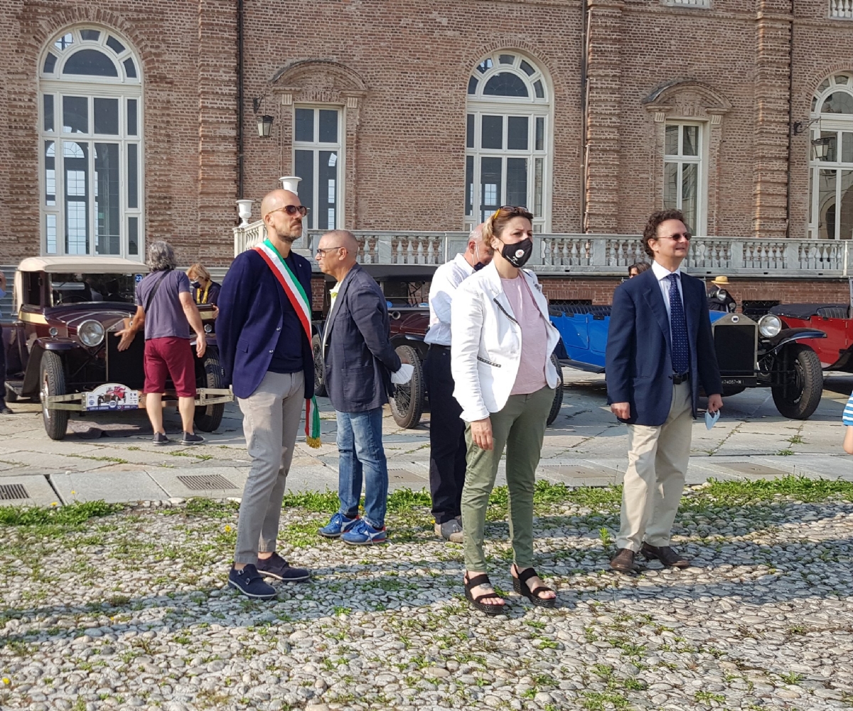 VENARIA - Il centro cittadino invaso di Lancia Lambda in occasione del centenario - FOTO