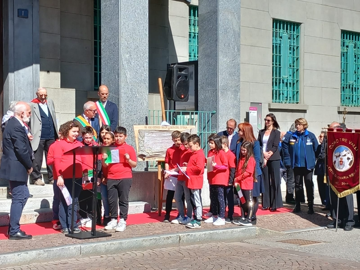 VENARIA - 25 APRILE: Bambini protagonisti alle celebrazioni per la Liberazione - FOTO