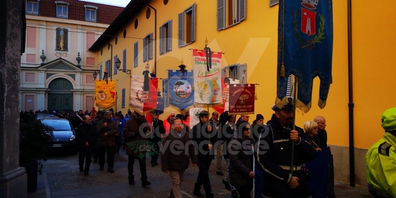 BORGARO - Più di mille persone per l'estremo saluto all'ex sindaco Vincenzo Barrea - FOTO