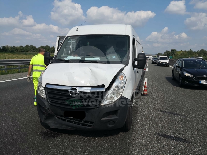 VENARIA-BORGARO - Scontro in tangenziale: tre auto coinvolte, due i feriti